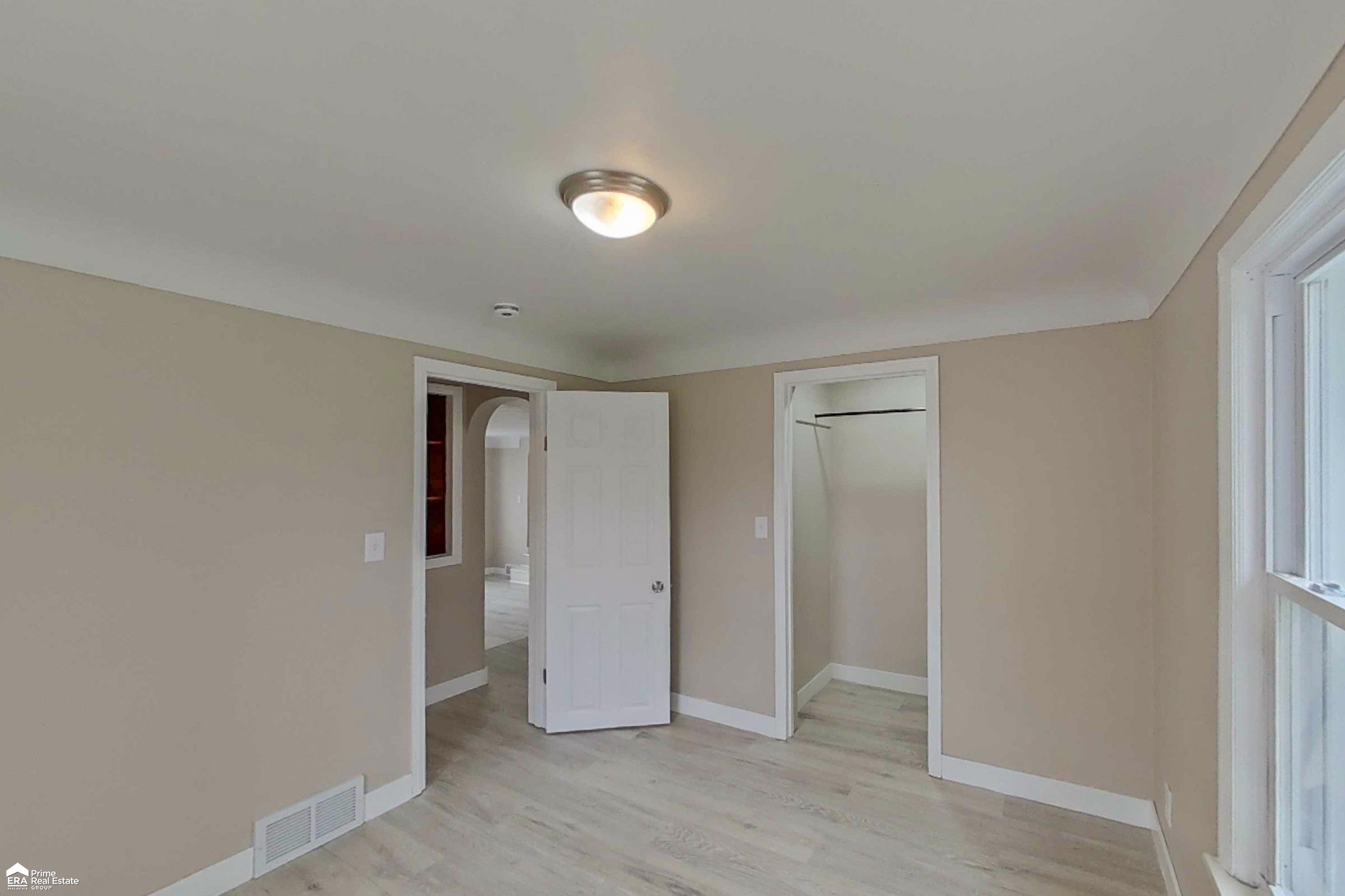 3341 North Genesee Road Flint, MI 48506 - Photo 21 of 33 50172145-b4c6370a-37f8-4d97-b23a-6b0fa511699e.JPG