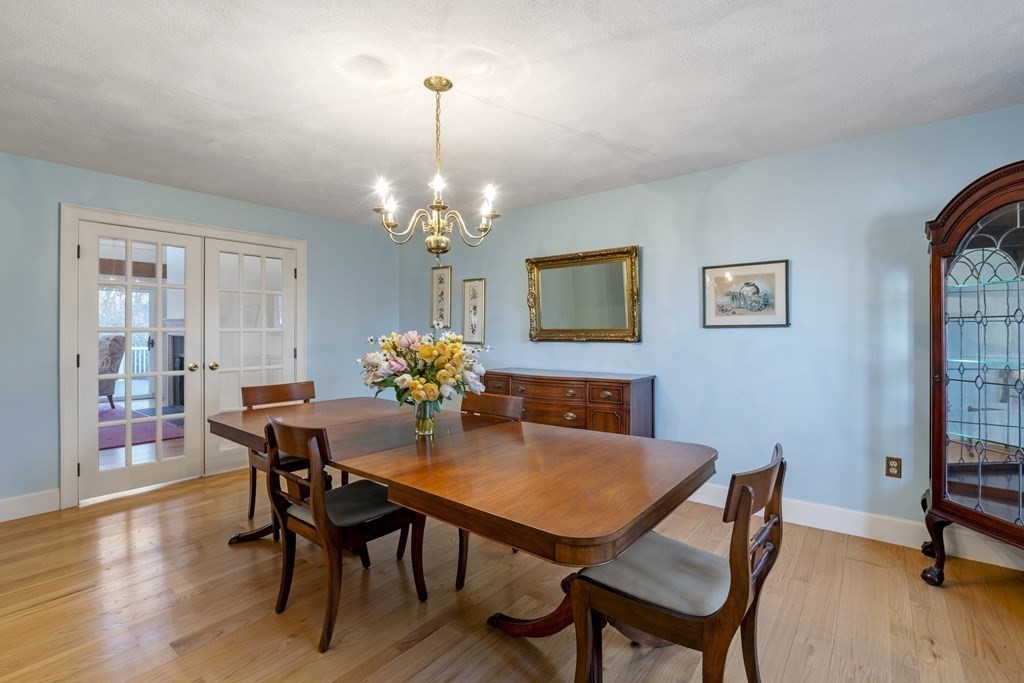 8 Edgemere Road Marblehead, MA 01945 - Photo 17 of 41 a view of a dining room with furniture and wooden floor