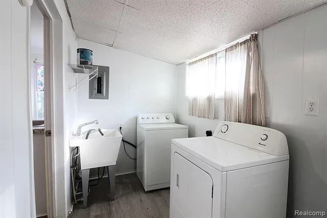 $159,880 | 3191 Harris Street, Ferndale, MI 48220