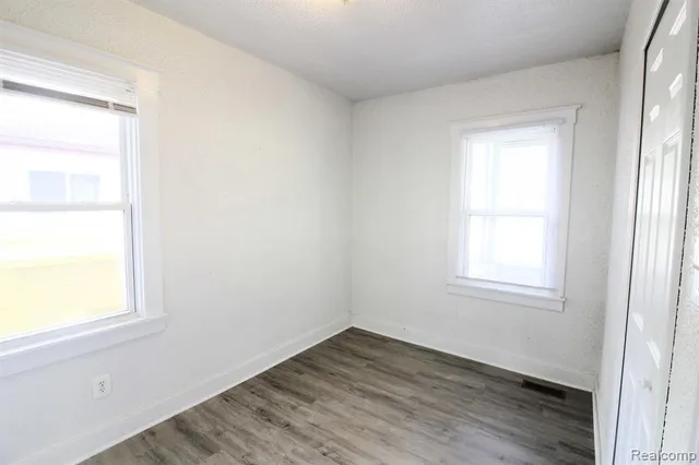 $159,880 | 3191 Harris Street, Ferndale, MI 48220