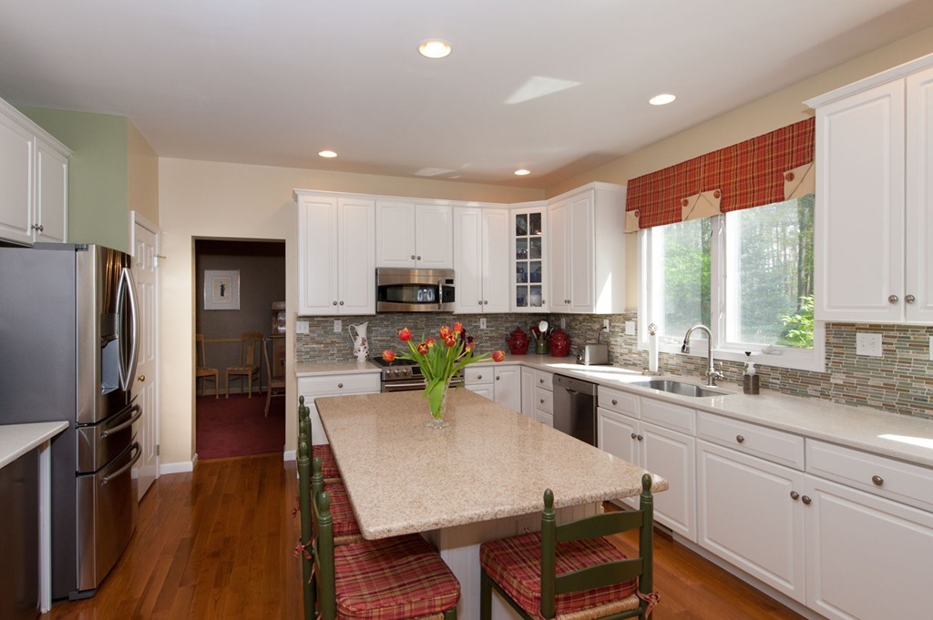8 Fairbanks Road Sharon, MA 02067 - Photo 6 of 30 Gallery Image 6