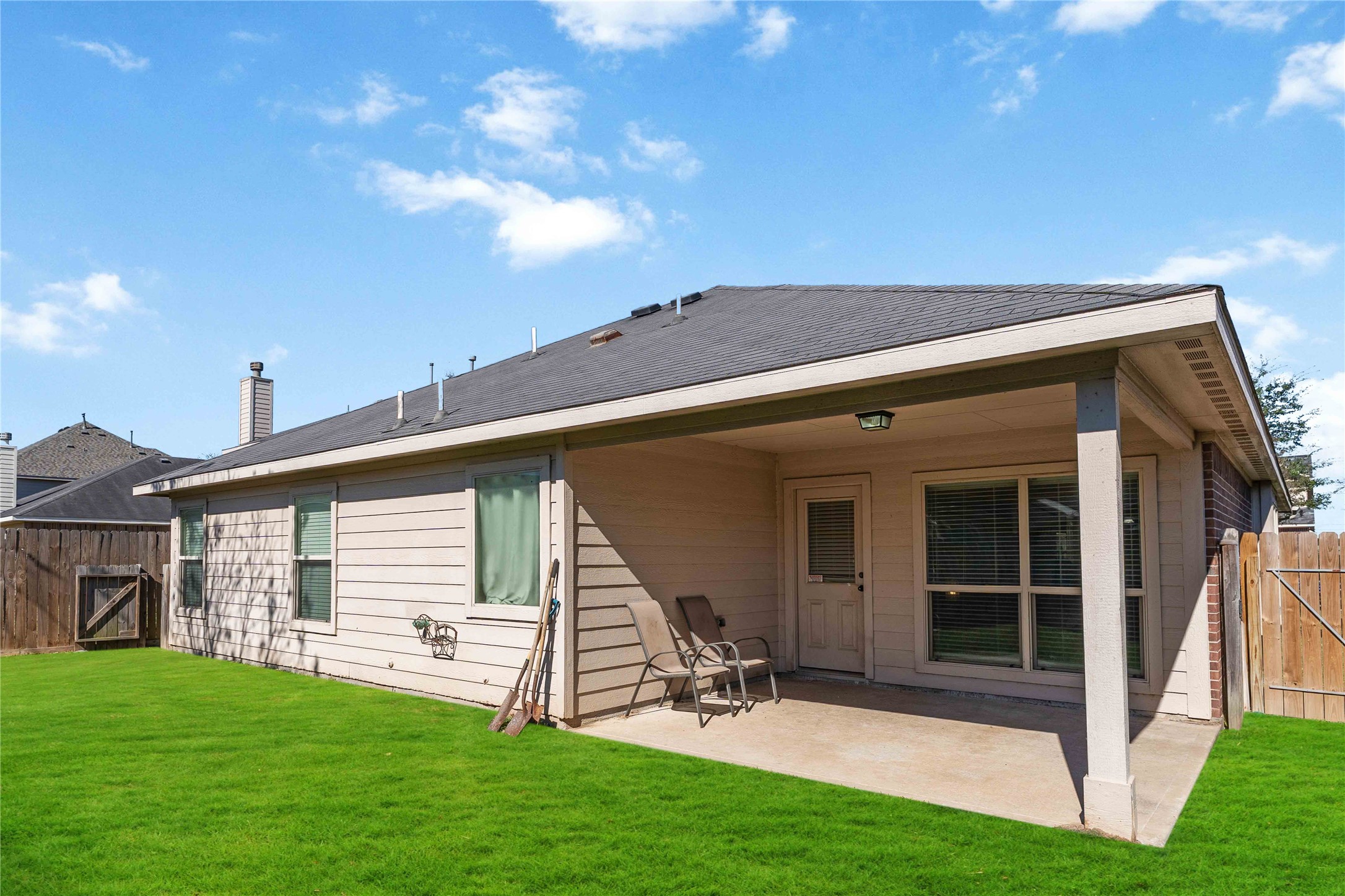 8226 Silent Deep Drive Rosenberg, TX 77469 - Photo 20 of 23 a view of a backyard with a garden and plants