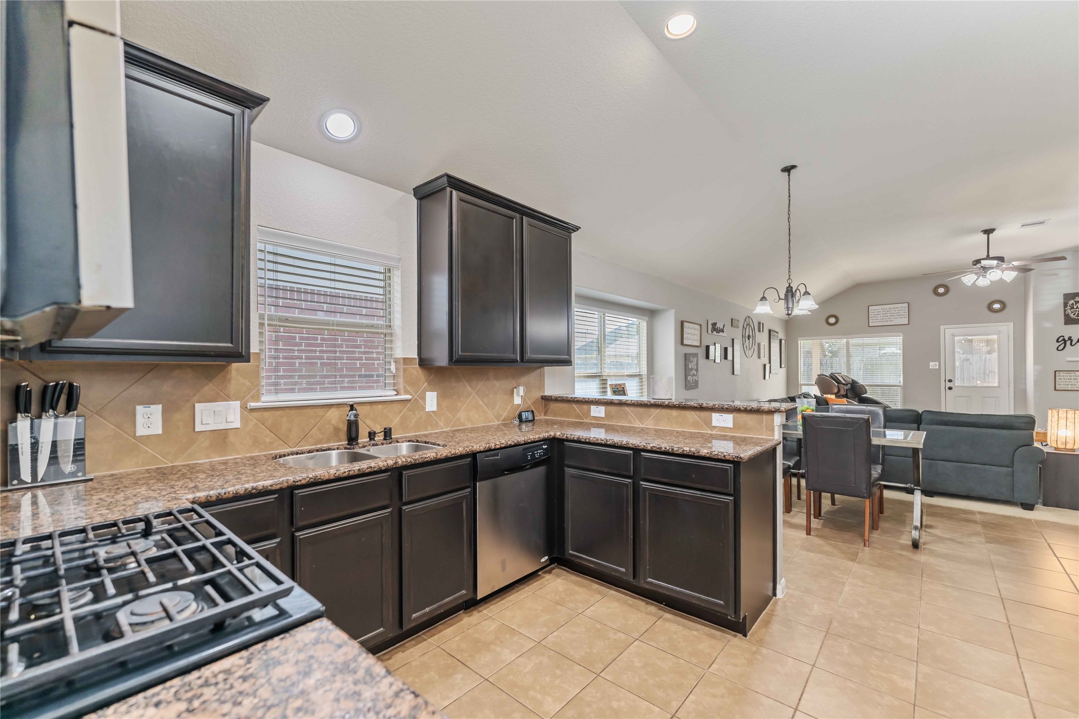8226 Silent Deep Drive Rosenberg, TX 77469 - Photo 7 of 23 a kitchen with lots of counter top space