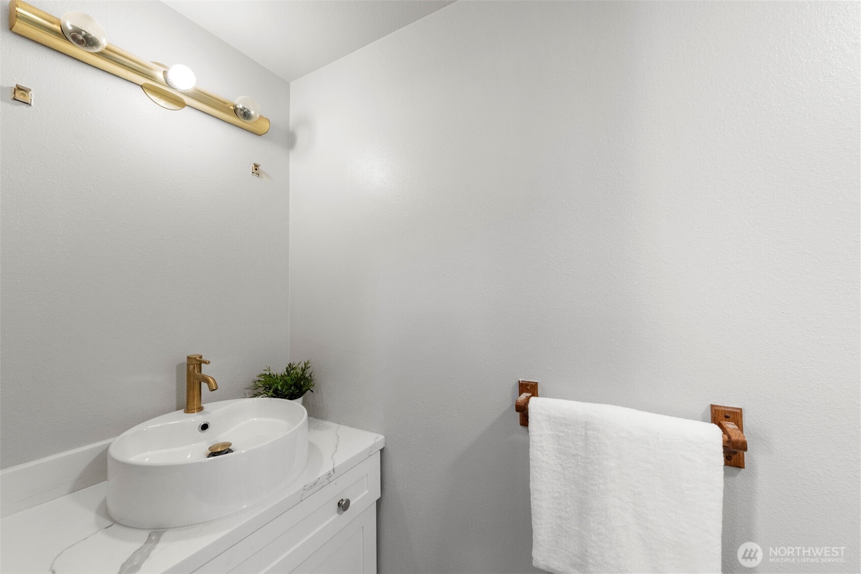 4302 155th Street Southwest Lynnwood, WA 98087 - Photo 18 of 19 a bathroom with a white sink and a mirror