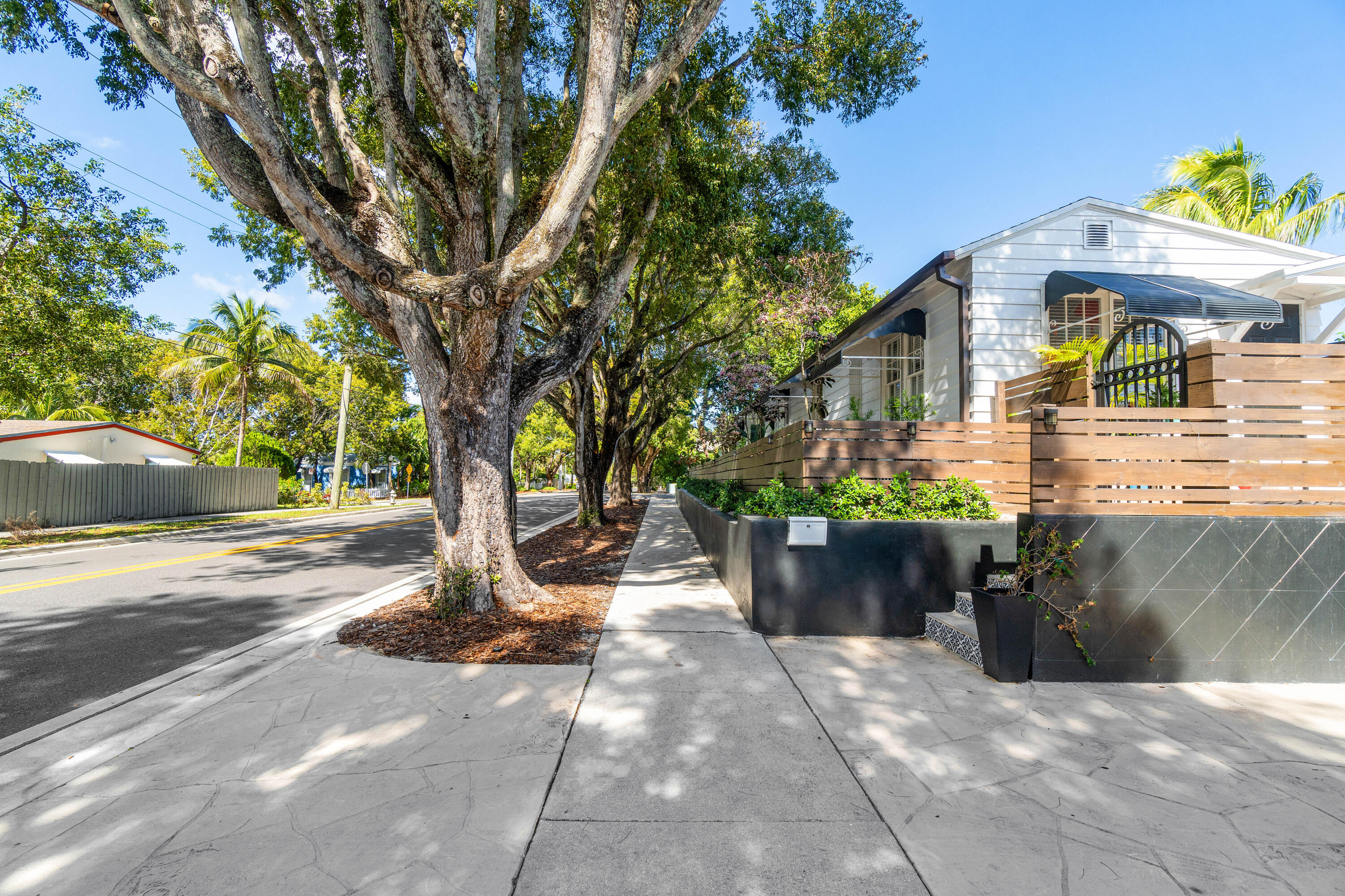 744 Sunset Road West Palm Beach, FL 33401 - Photo 13 of 51 002-744SunsetRoad-WestPalmBeach-FL-33401