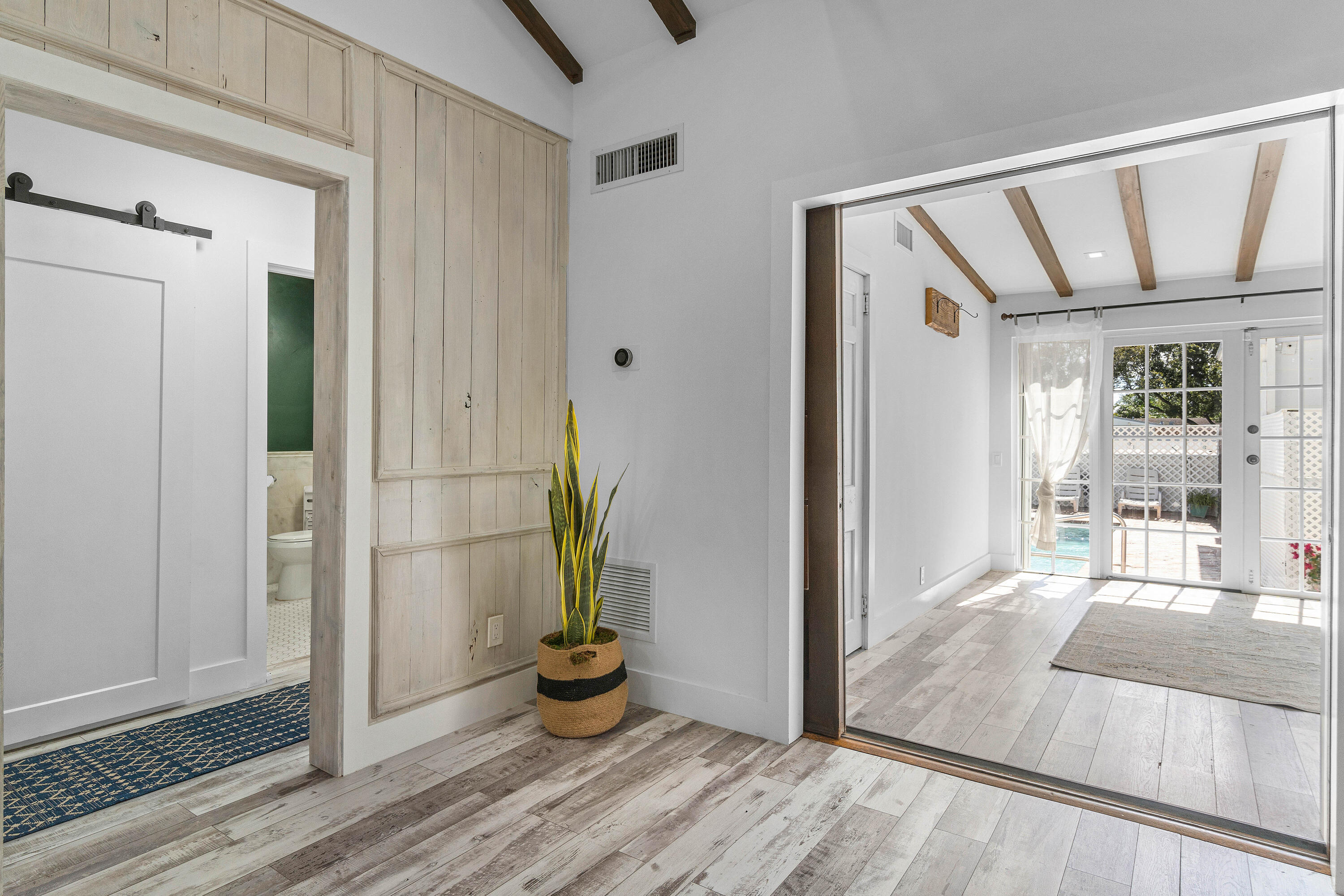 744 Sunset Road West Palm Beach, FL 33401 - Photo 28 of 51 Living Room