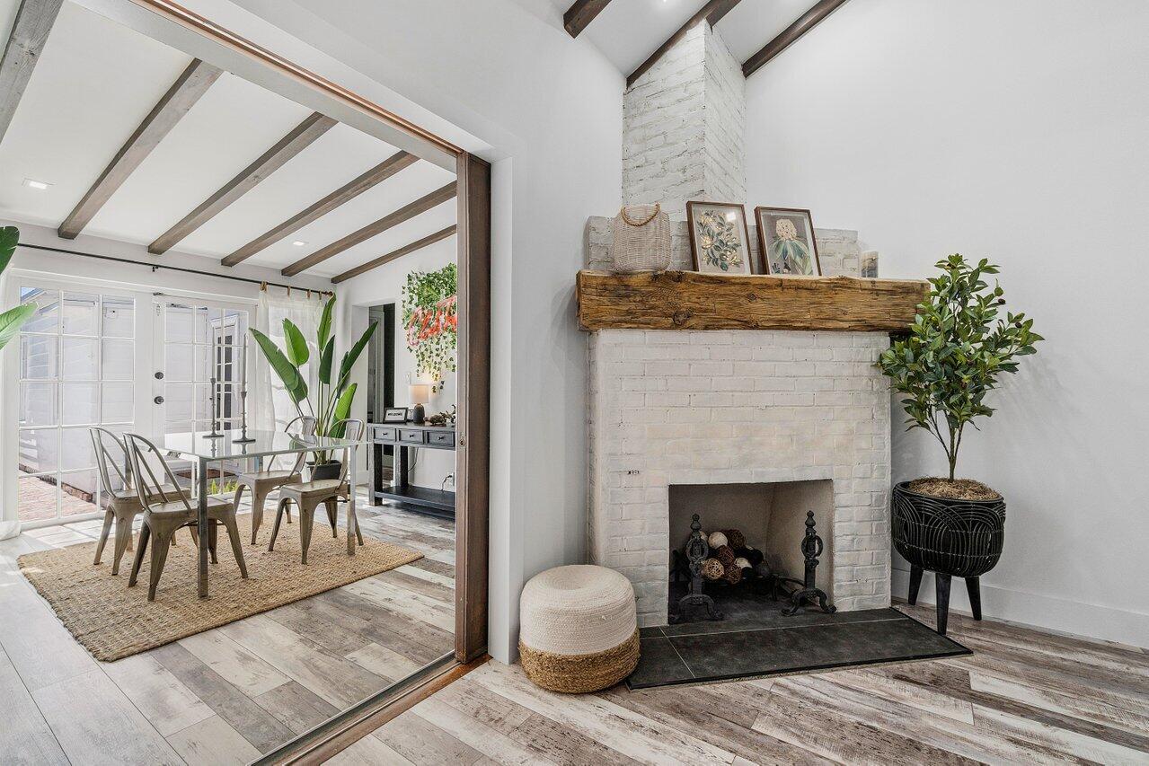 744 Sunset Road West Palm Beach, FL 33401 - Photo 29 of 51 Living Room