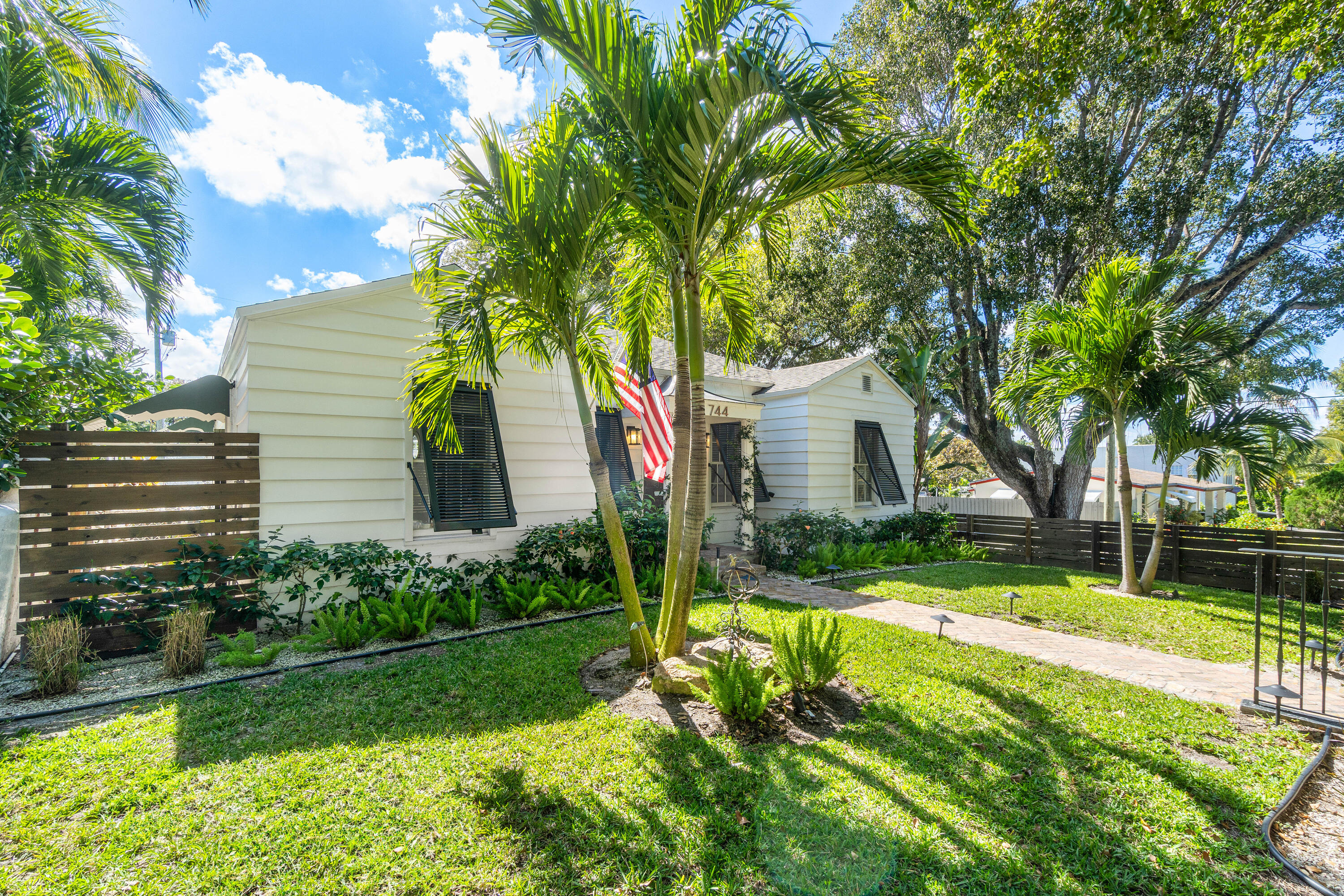 744 Sunset Road West Palm Beach, FL 33401 - Photo 32 of 51 007-744SunsetRoad-WestPalmBeach-FL-33401