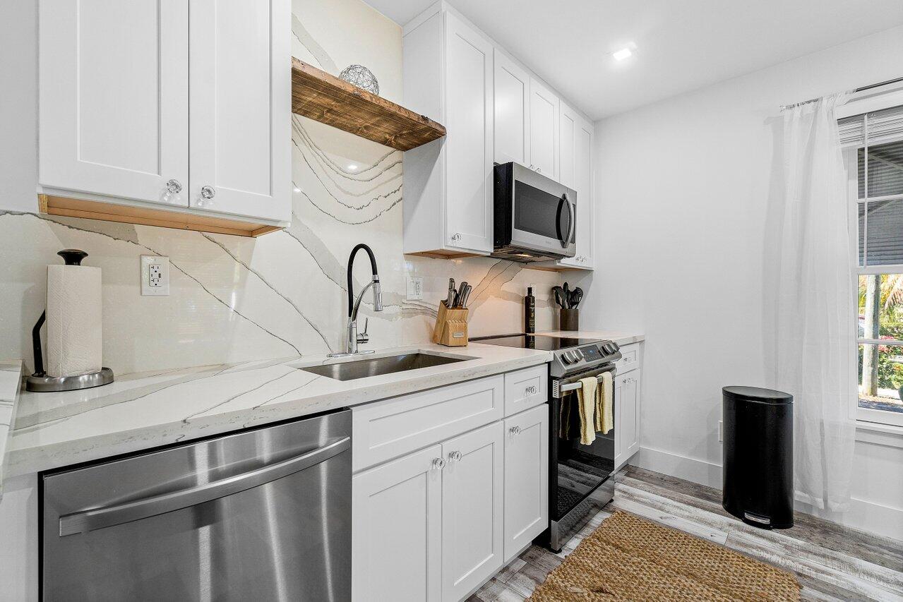 744 Sunset Road West Palm Beach, FL 33401 - Photo 37 of 51 Kitchen