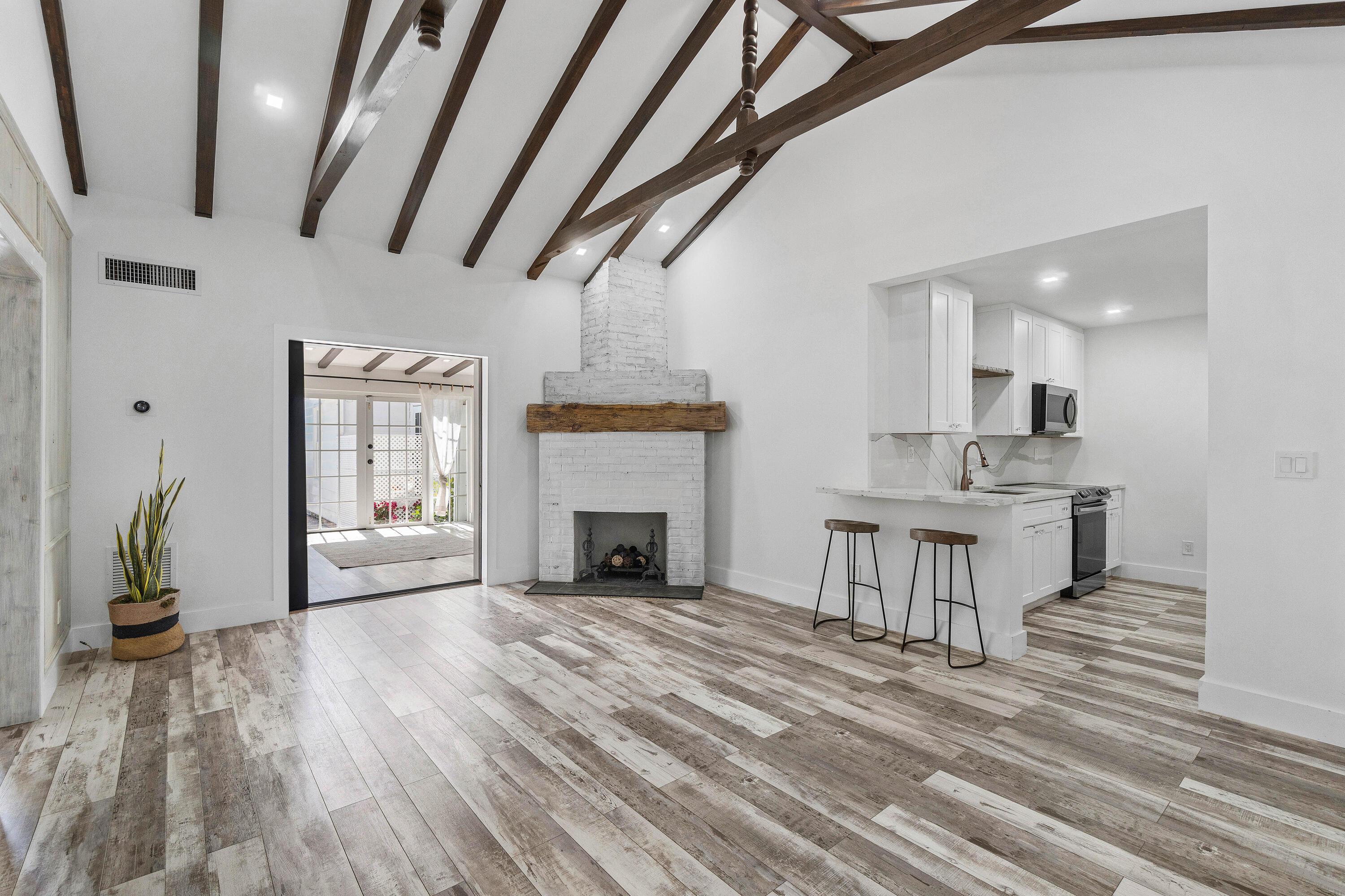 744 Sunset Road West Palm Beach, FL 33401 - Photo 4 of 51 015-744SunsetRoad-WestPalmBeach-FL-33401