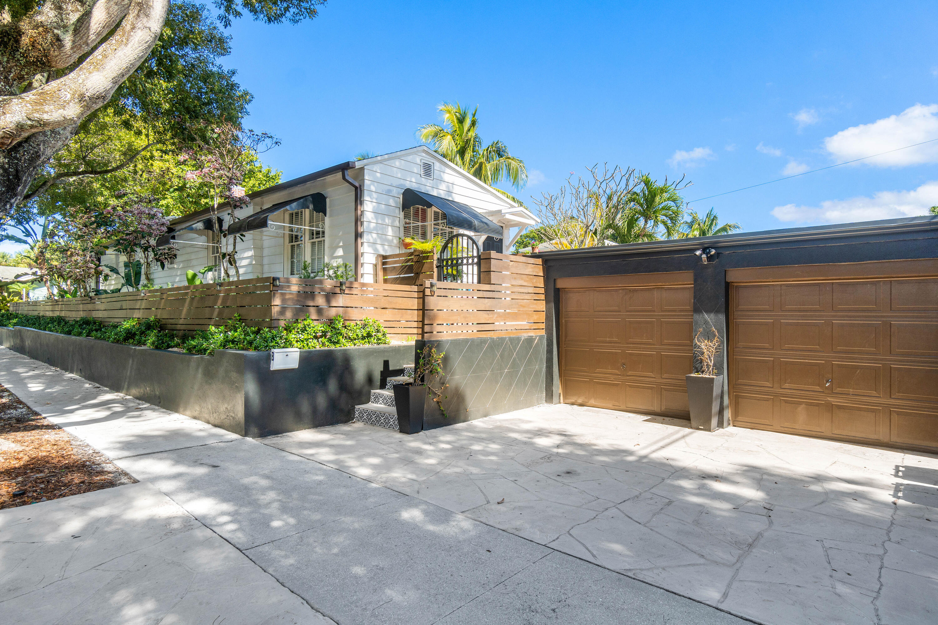 744 Sunset Road West Palm Beach, FL 33401 - Photo 5 of 51 003-744SunsetRoad-WestPalmBeach-FL-33401