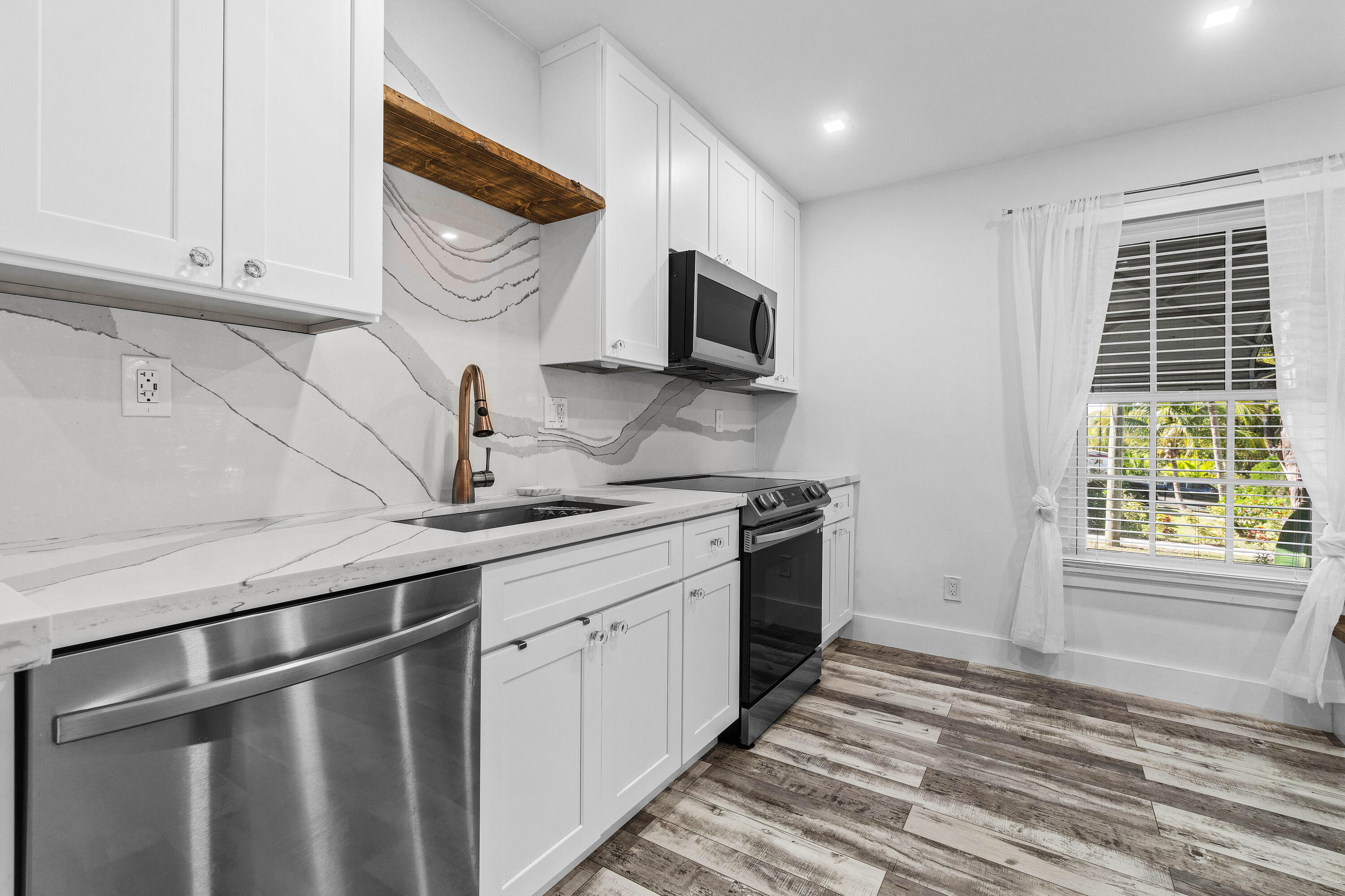 744 Sunset Road West Palm Beach, FL 33401 - Photo 6 of 51 017-744SunsetRoad-WestPalmBeach-FL-33401