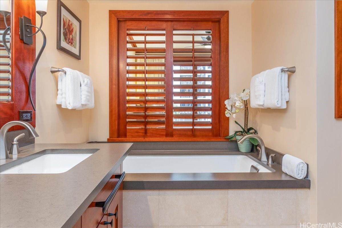 92-104 Waialii Place, Unit O422 Kapolei, HI 96707 - Photo 12 of 25 a bathroom with a sink and a bathtub