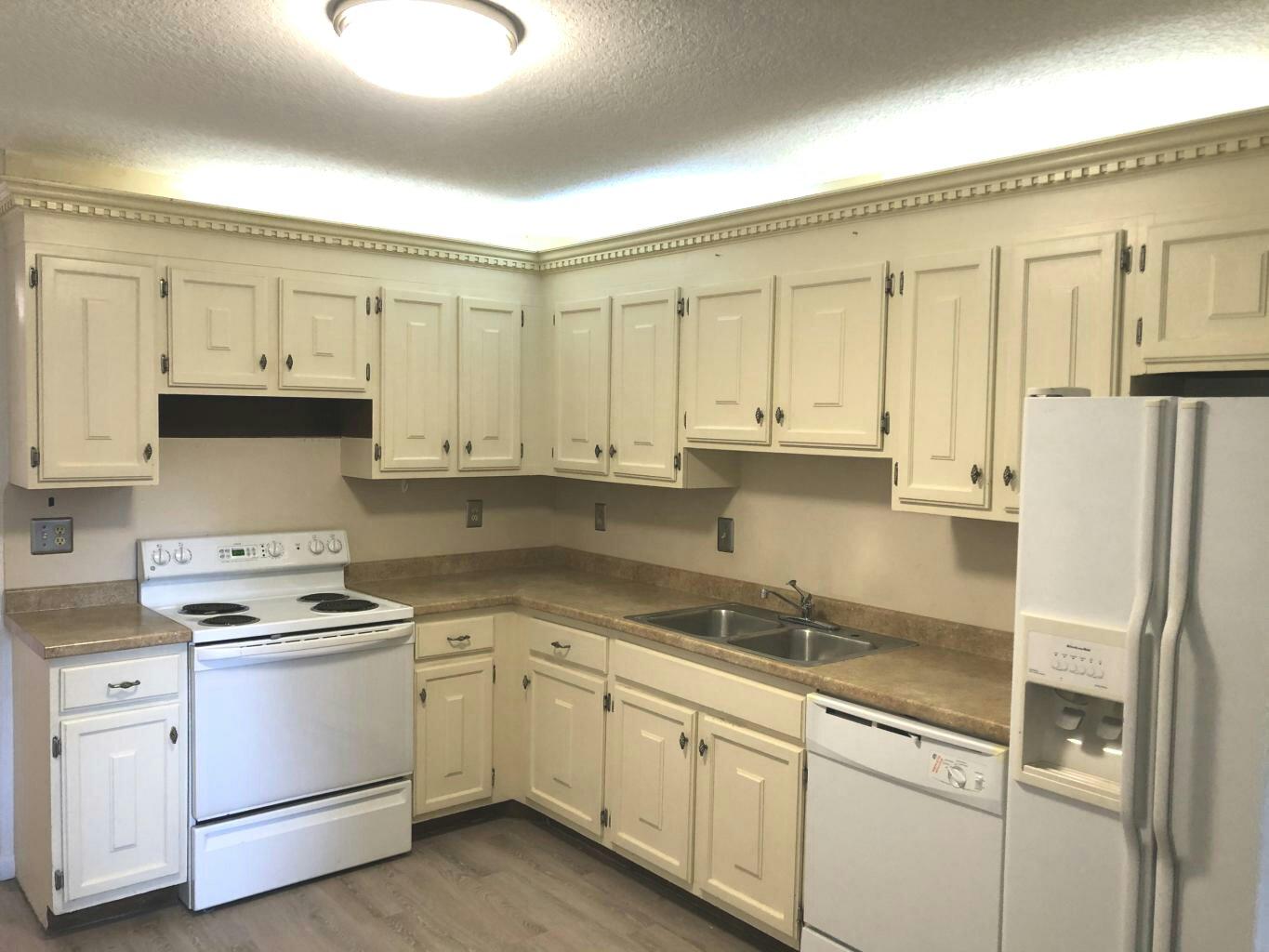 4414 Southeast Village Road Stuart, FL 34997 - Photo 5 of 14 20191122212714365518000000-o_kindlephoto