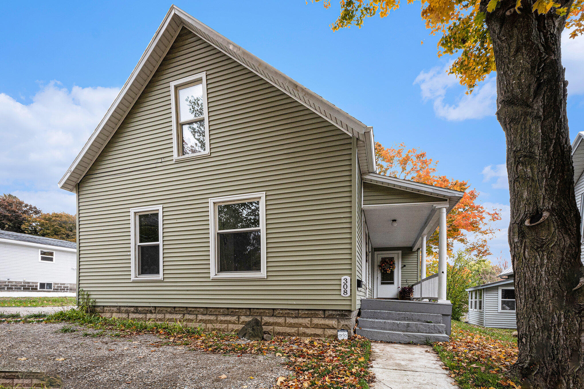 308 Yeomans Street Ionia, MI 48846 - Photo 2 of 19 002_file_516