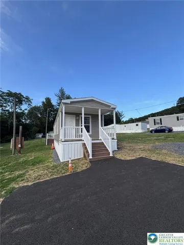 $1,250 | 20 Court Street, Lehighton, PA 18235