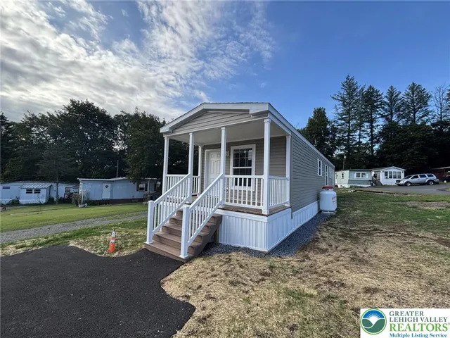 $1,250 | 20 Court Street, Lehighton, PA 18235