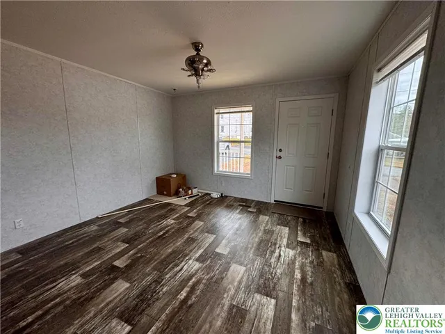 $1,250 | 20 Court Street, Lehighton, PA 18235