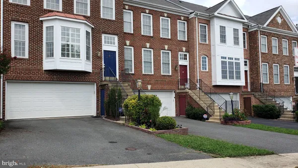 $3,250 | 18441 Sierra Springs Square, Leesburg, VA 20176