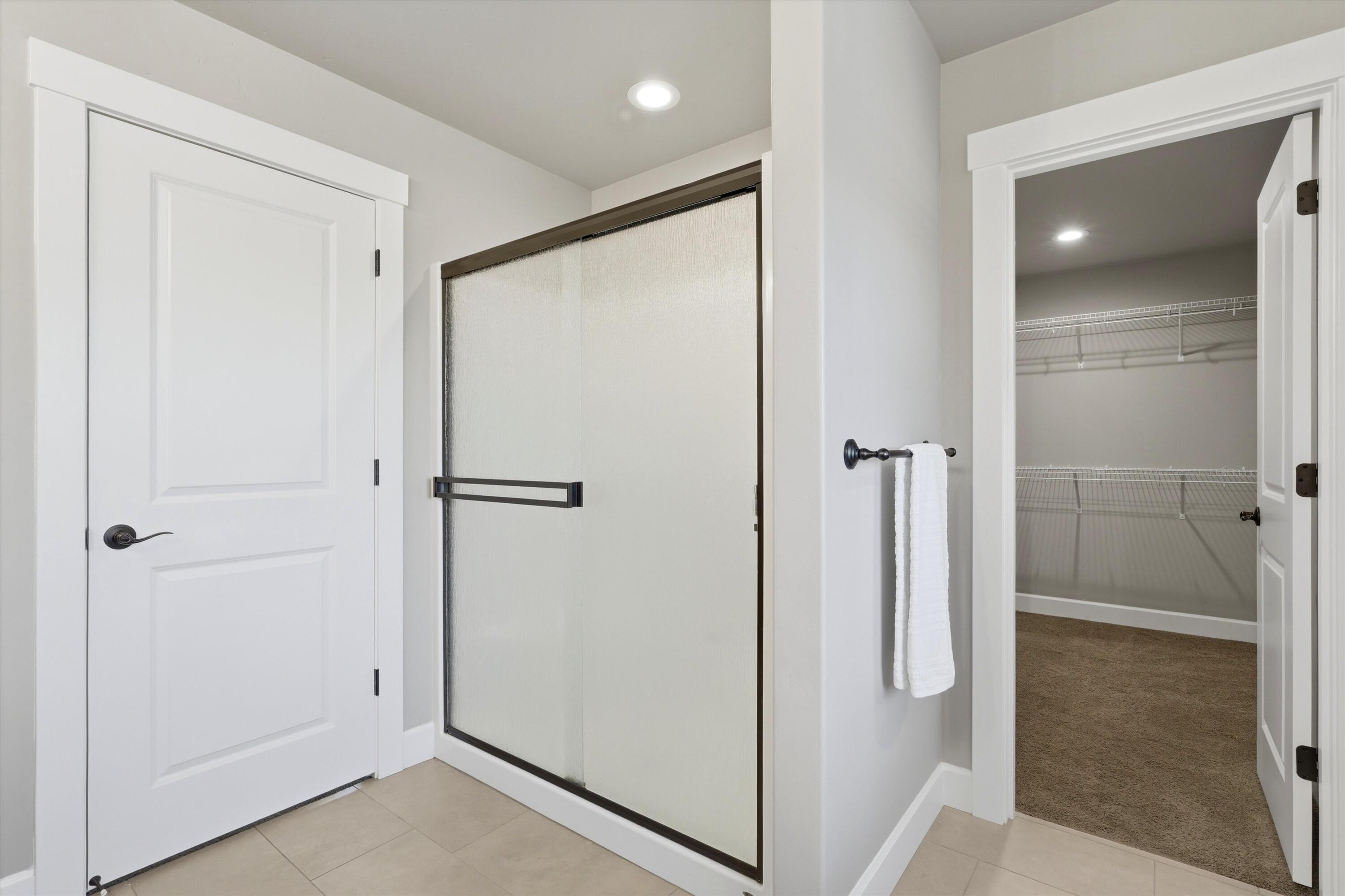 748 Northwest 27th Street Redmond, OR 97756 - Photo 27 of 41 Primary Bathroom