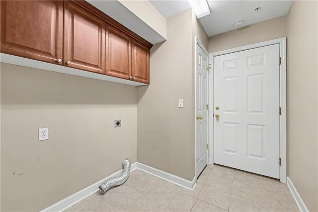 $380,000 | 7156 Hedge Ln Terrace, Shawnee, KS 66227