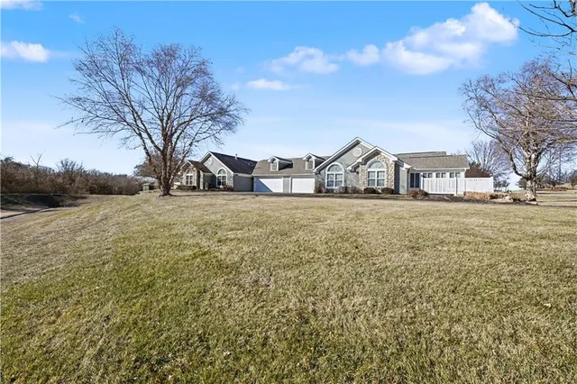 $380,000 | 7156 Hedge Ln Terrace, Shawnee, KS 66227
