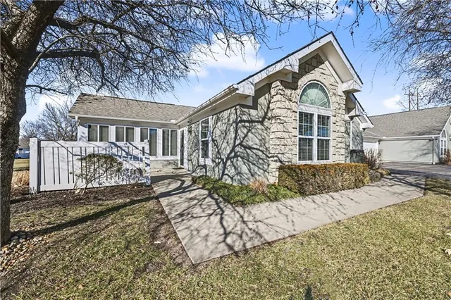 $380,000 | 7156 Hedge Ln Terrace, Shawnee, KS 66227