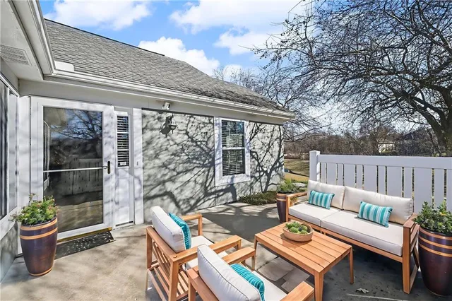 $380,000 | 7156 Hedge Ln Terrace, Shawnee, KS 66227