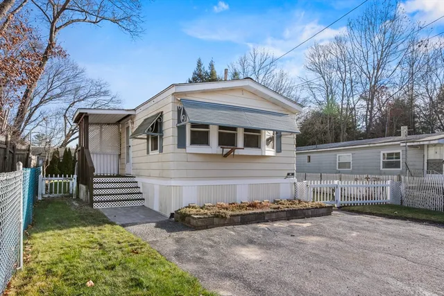 $2,250 | 17 Irene Avenue, Unit 17, Webster, MA 01570