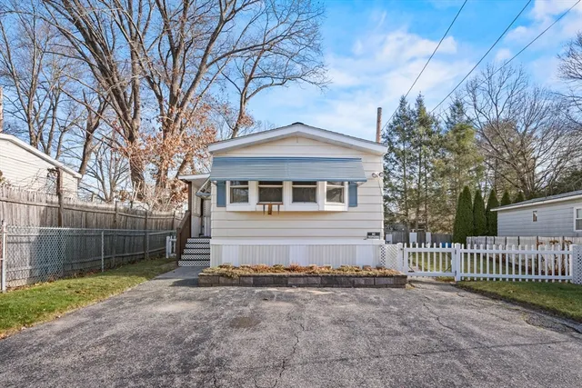 $2,250 | 17 Irene Avenue, Unit 17, Webster, MA 01570