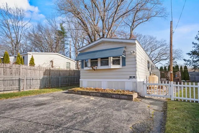 $2,250 | 17 Irene Avenue, Unit 17, Webster, MA 01570