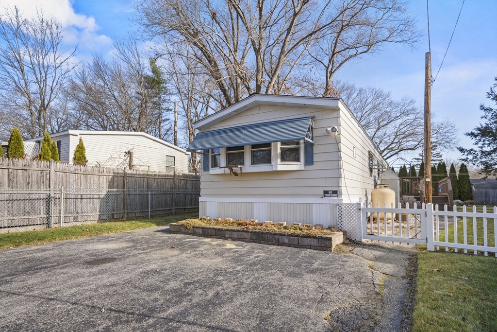 17 Irene Avenue, Unit 17 Webster, MA 01570 - Photo 3 of 21