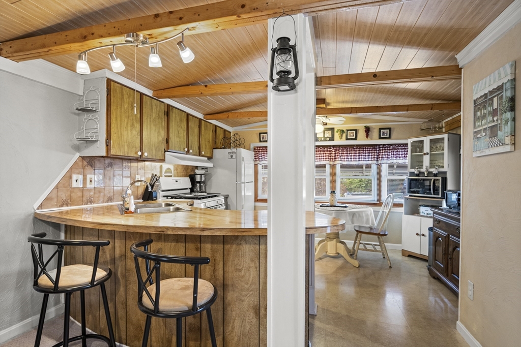 17 Irene Avenue, Unit 17 Webster, MA 01570 - Photo 4 of 21