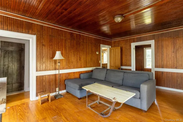 $3,500 | 19450 Main Road, Mattituck, NY 11952