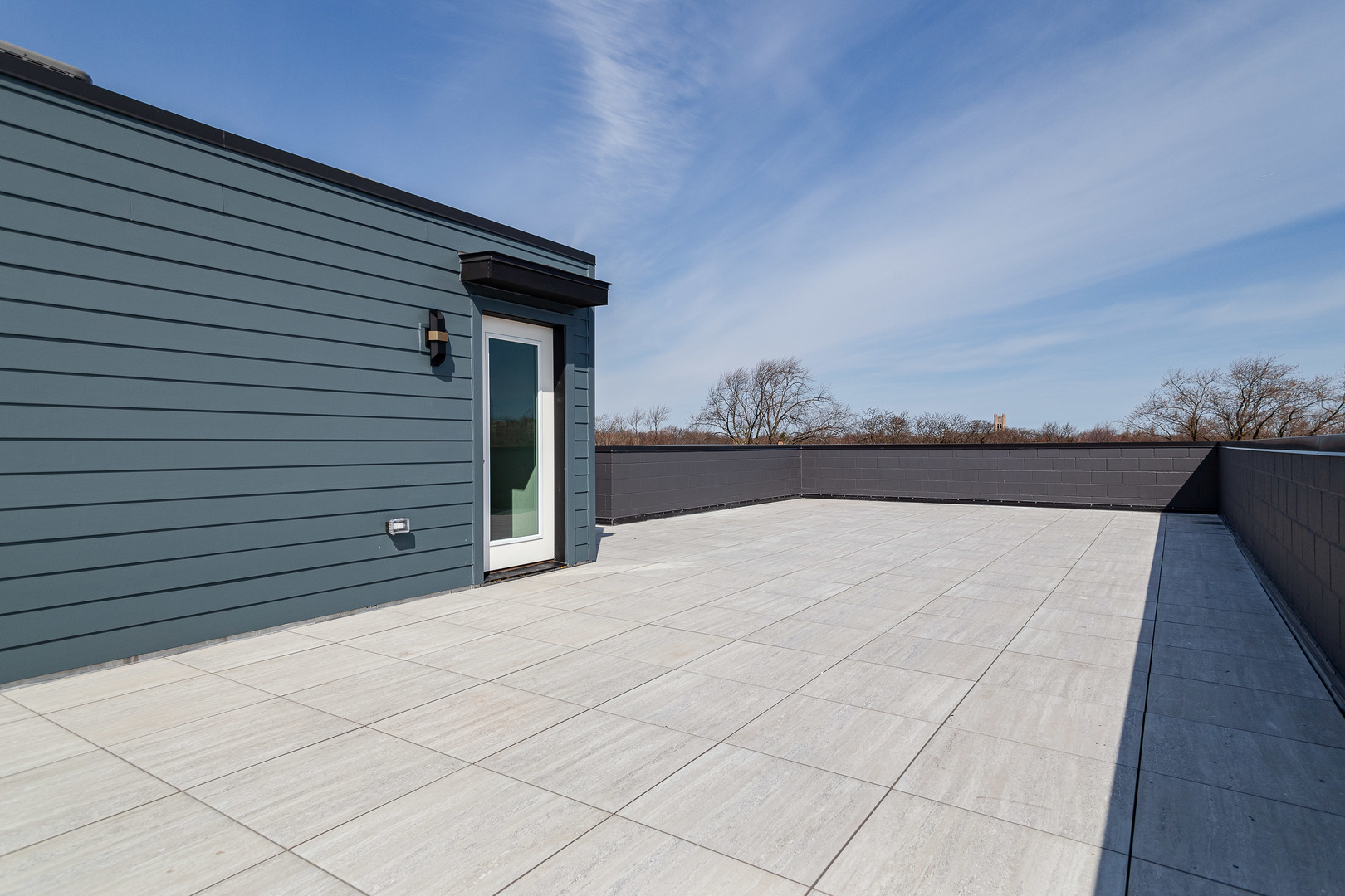 1334 West Rosedale Avenue, Unit 3 Chicago, IL 60660 - Photo 17 of 24 a view of a terrace