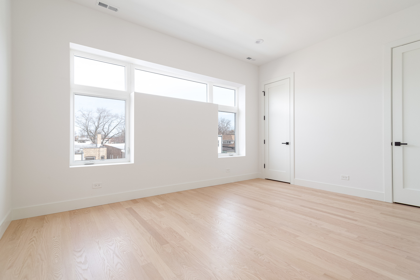 1334 West Rosedale Avenue, Unit 3 Chicago, IL 60660 - Photo 19 of 24 an empty room with windows