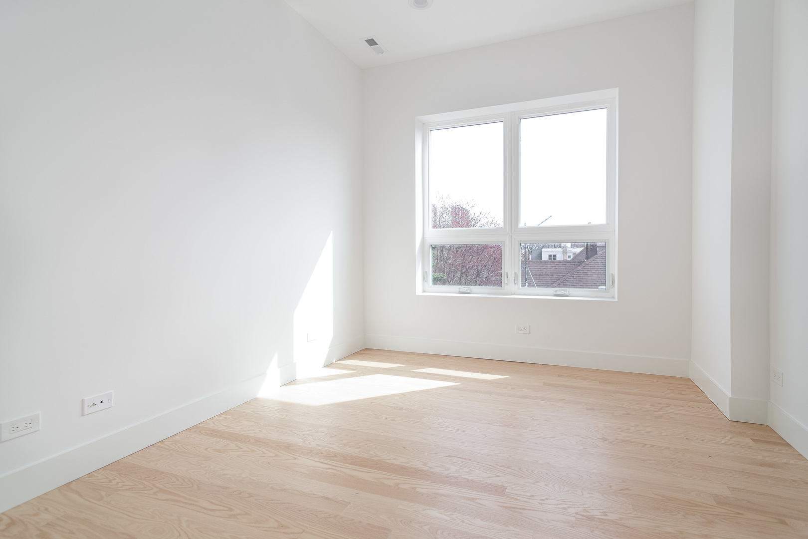1334 West Rosedale Avenue, Unit 3 Chicago, IL 60660 - Photo 20 of 24 an empty room with windows