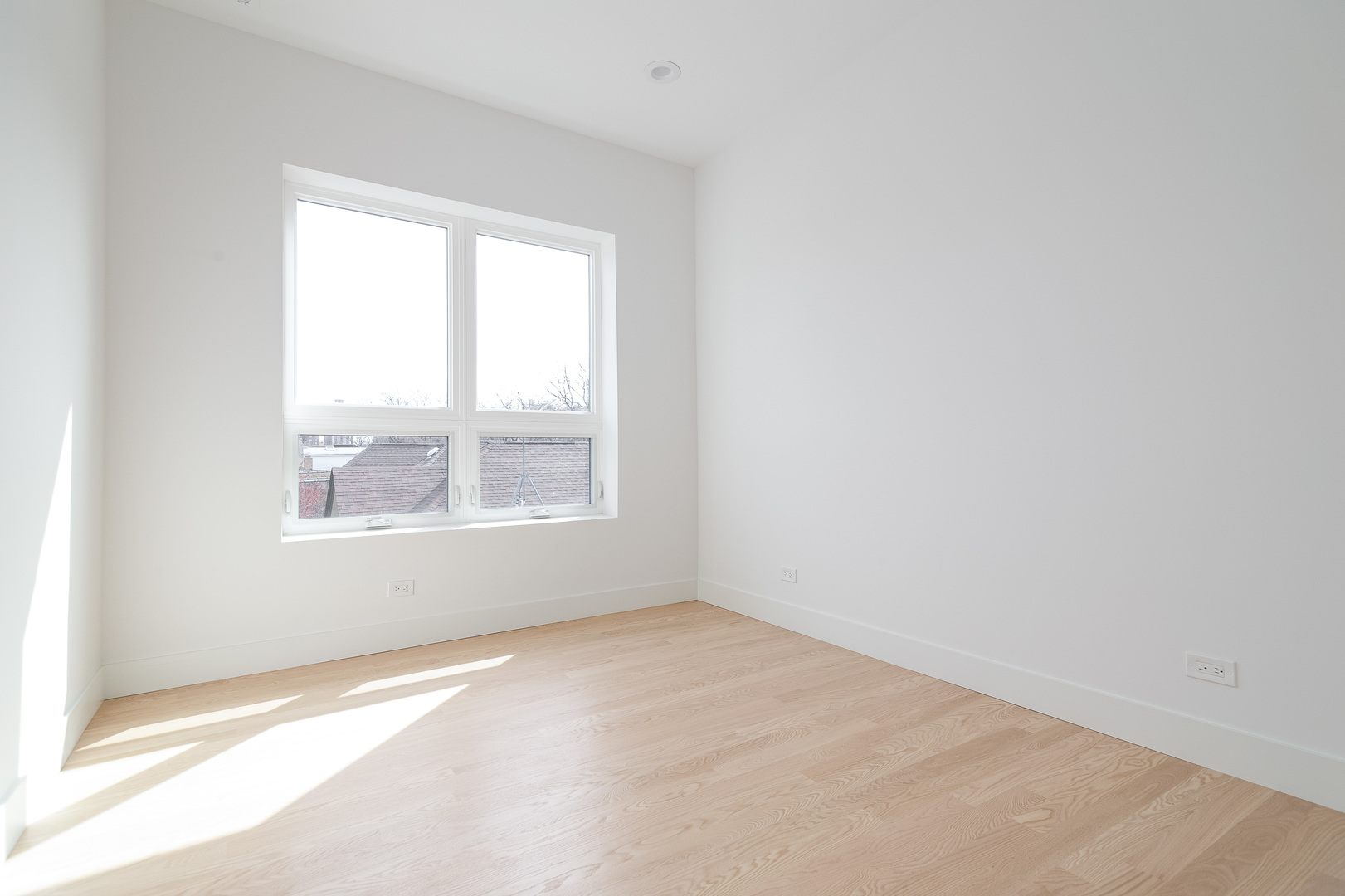 1334 West Rosedale Avenue, Unit 3 Chicago, IL 60660 - Photo 21 of 24 an empty room with a window