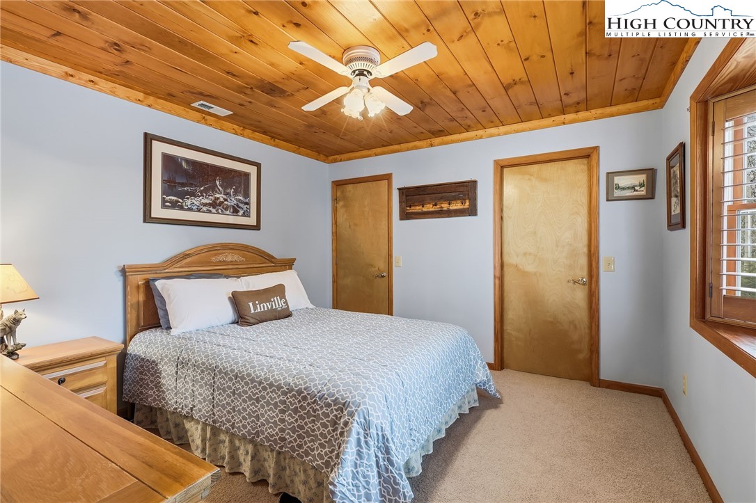 112 North Pinnacle Ridge Road Beech Mountain, NC 28604 - Photo 26 of 40 a bedroom with a bed and a window