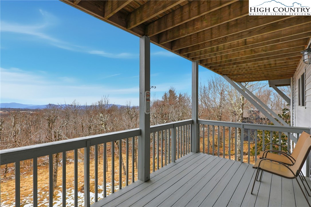 112 North Pinnacle Ridge Road Beech Mountain, NC 28604 - Photo 33 of 40 a view of balcony with wooden floor