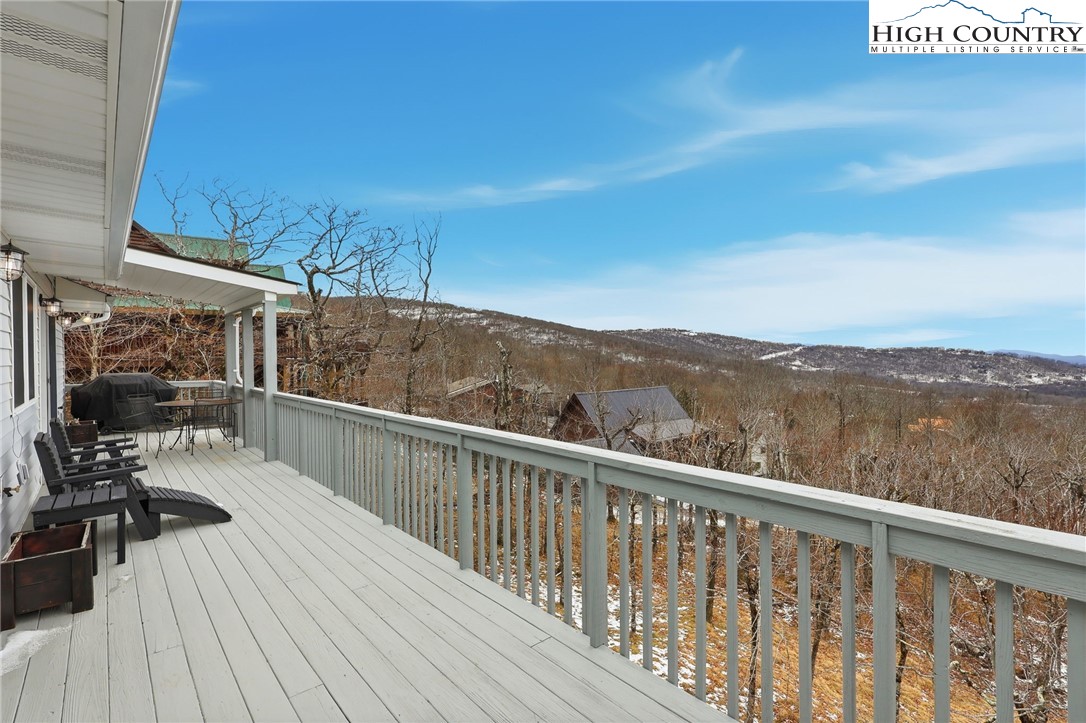 112 North Pinnacle Ridge Road Beech Mountain, NC 28604 - Photo 37 of 40 a view of balcony with furniture
