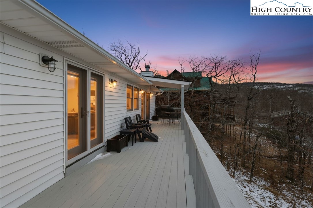 112 North Pinnacle Ridge Road Beech Mountain, NC 28604 - Photo 40 of 40 a balcony with view of the house