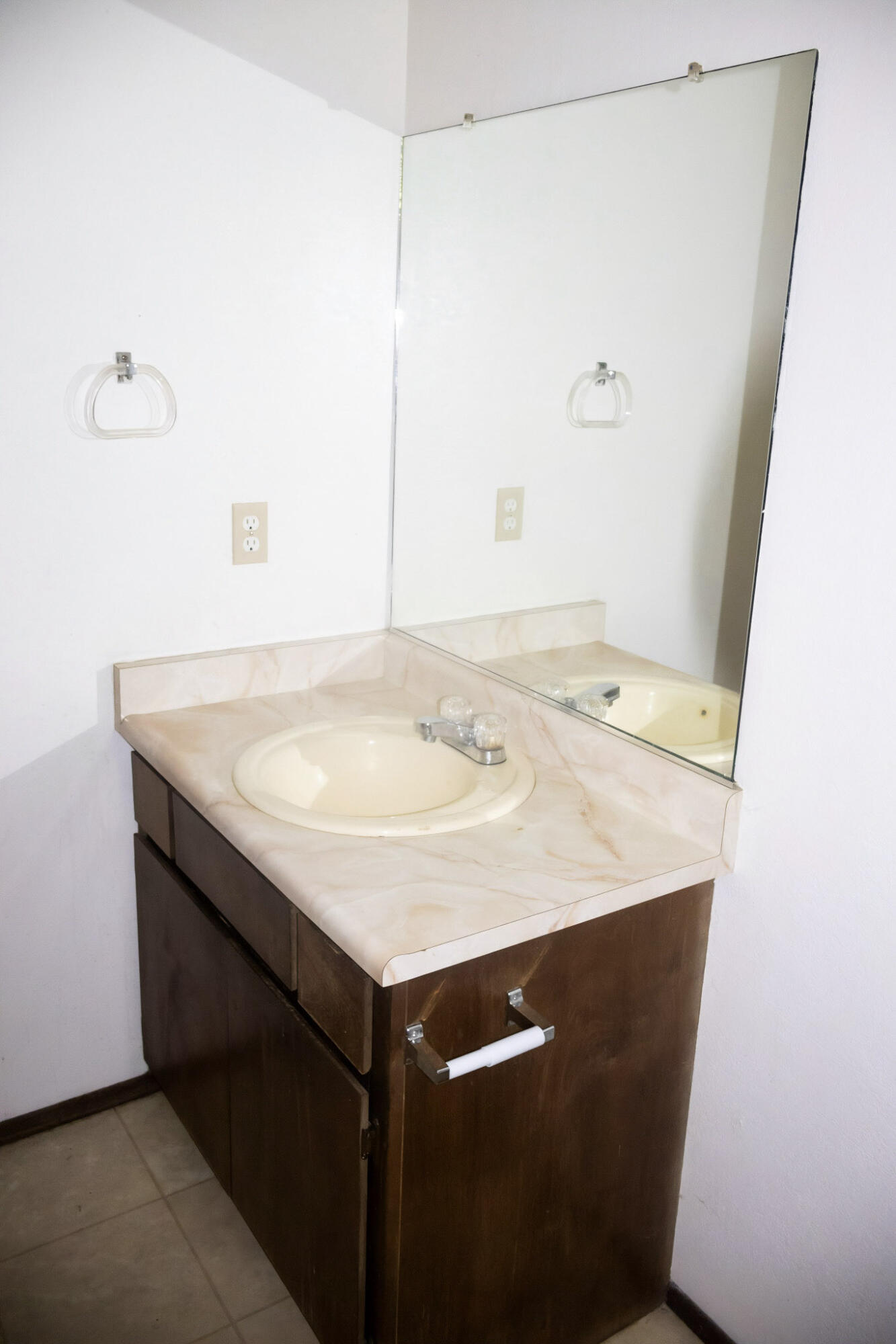 1026 Moss Creek Road Redding, CA 96003 - Photo 21 of 26 2nd bathroom