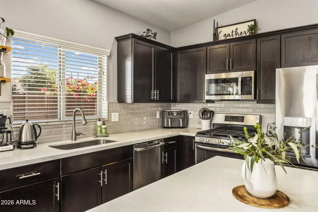 $579,900 | 18324 North 28th Place, Phoenix, AZ 85032