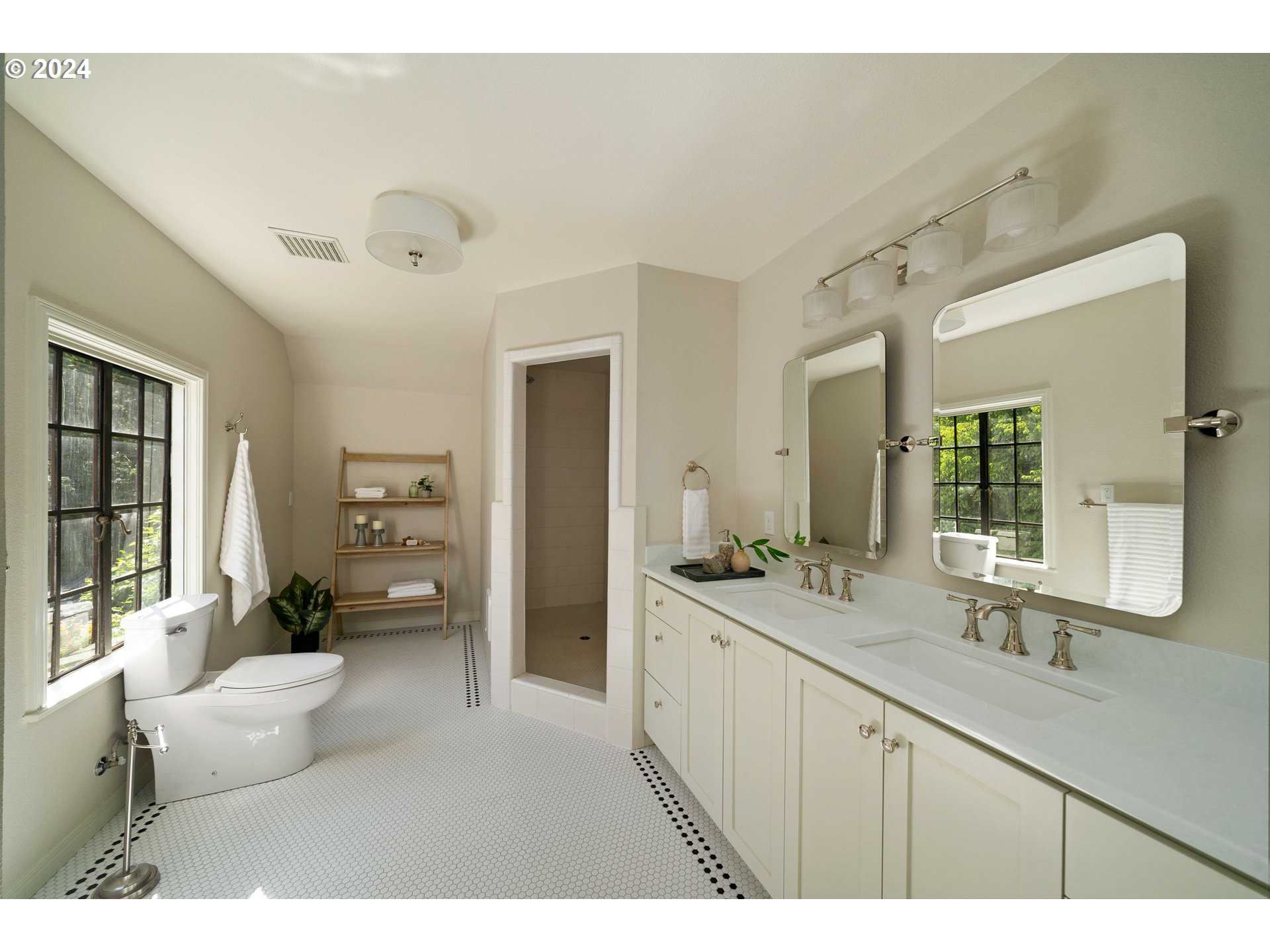 3366 Southwest Talbot Road Portland, OR 97239 - Photo 16 of 34