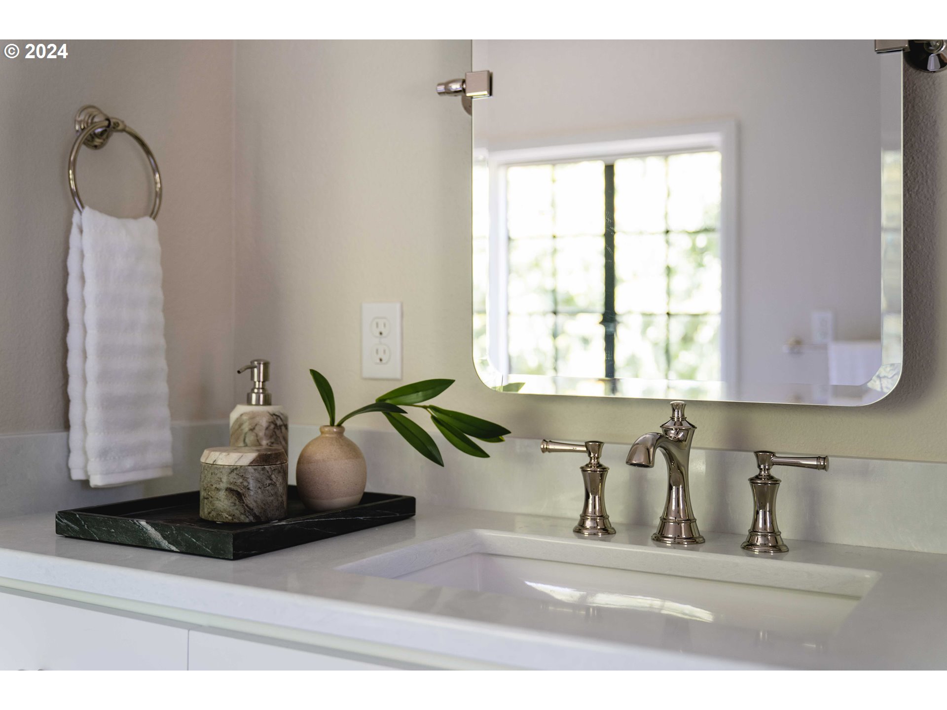 3366 Southwest Talbot Road Portland, OR 97239 - Photo 17 of 34