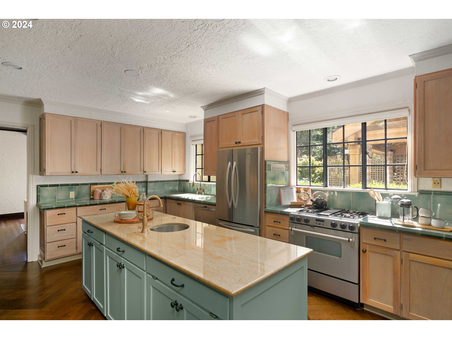 3366 Southwest Talbot Road Portland, OR 97239 - Photo 8 of 34