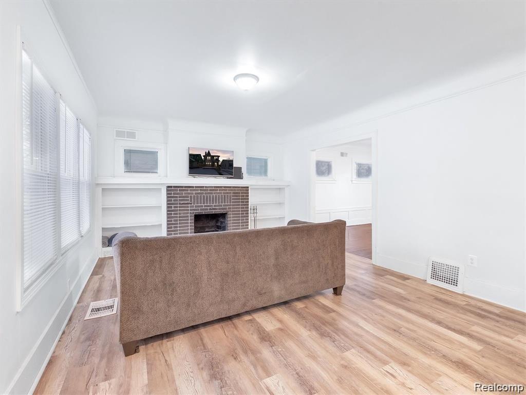 16200 Inverness Street Detroit, MI 48221 - Photo 5 of 32 08-16200-Inverness-St-WindowStill-Real-Estate-Photography-8.jpg
