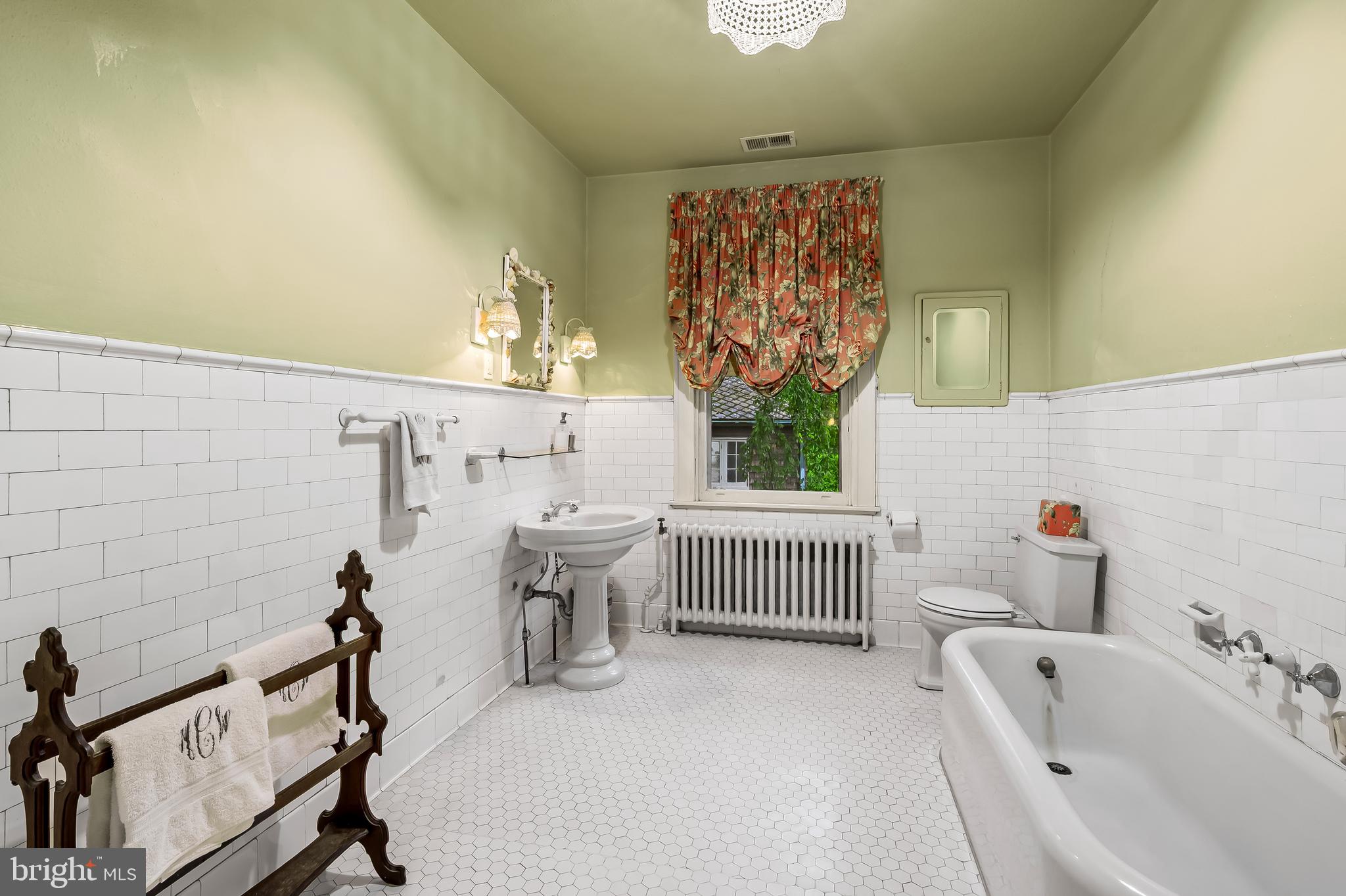 4 Hillside Road Baltimore, MD 21210 - Photo 41 of 59 Bathroom 2