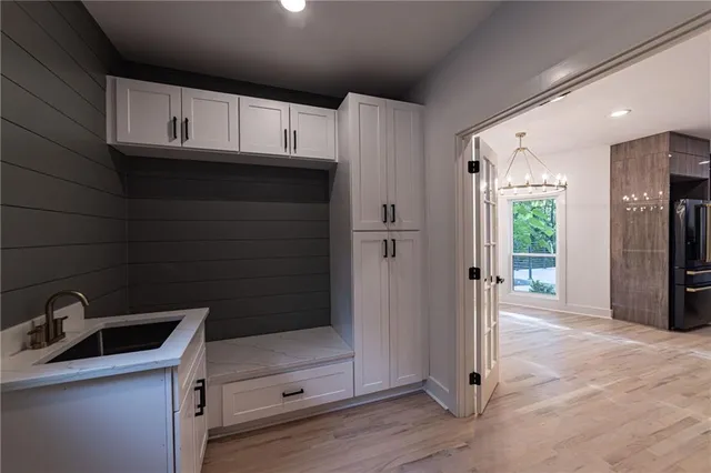 a view of a livingroom with hardwood floor and a ceiling fan